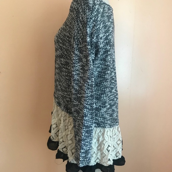 Boutique bought light sweater with ruffles & lace - Picture 6 of 7